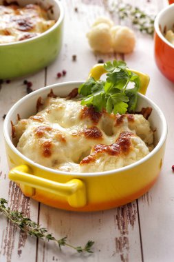 Peynirli fırında karnabahar. 