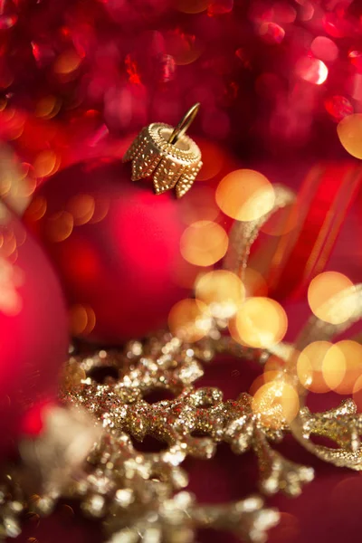 Red Golden Xmas Ornaments Bright Bokeh Background — Stock Photo, Image