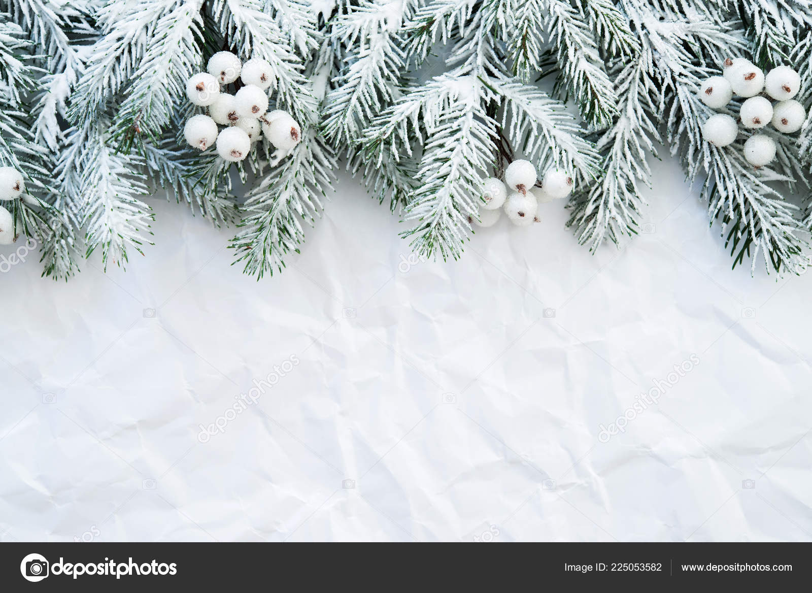 Cây thông Noel (Christmas tree): Cây thông Noel là biểu tượng đặc trưng của mùa Giáng Sinh. Hãy cùng ngắm nhìn những cây thông lộng lẫy, được trang trí chỉnh chu với đủ kiểu dáng và màu sắc để tạo nên một không gian Giáng sinh đầy sáng tạo và phấn khích.