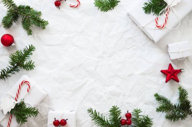 Noel çerçeve arka plan ile xmas ağacı dalları ve xmas presents