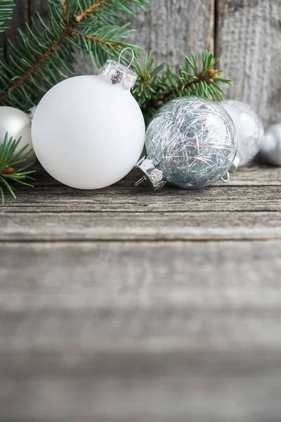 Decorações Natal Branco Prata Fundo Madeira Cinza Velho — Fotografia de Stock
