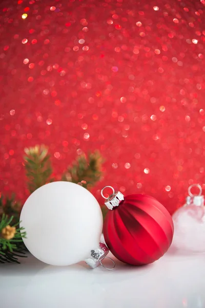 Decorações Natal Branco Vermelho Prata Fundo Vermelho Brilho — Fotografia de Stock