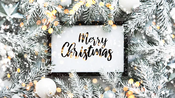 Noel çerçeve ve arka plan xmas ağacı xmas süslemeleri. Neşeli Noel tebrik kartı, banner. Kış tatil tema. Yeni Yılınız Kutlu Olsun. Metin için yer. Düz yatıyordu