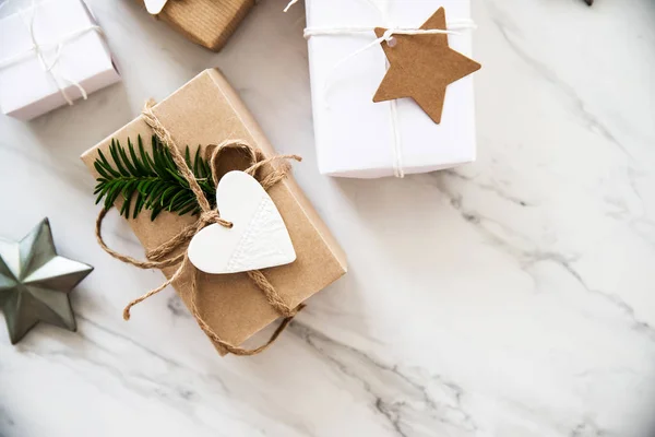 Coffrets Cadeaux Faits Main Noël Sur Fond Marbre Blanc Vue — Photo