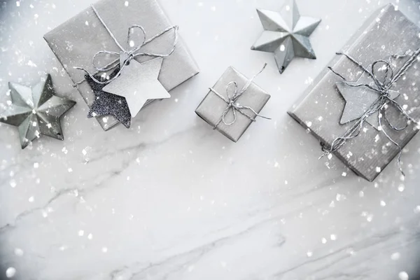 Natale Argento Scatole Regalo Fatte Mano Sfondo Marmo Bianco Vista — Foto Stock