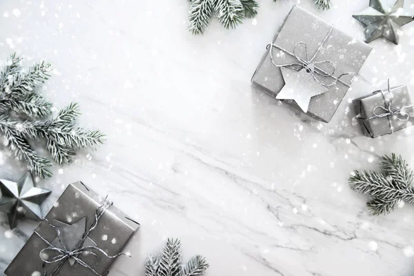 Natale Argento Scatole Regalo Fatte Mano Sfondo Marmo Bianco Vista — Foto Stock