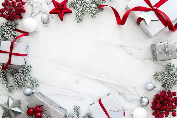Natale Argento Scatole Regalo Fatte Mano Sfondo Marmo Bianco Vista — Foto Stock