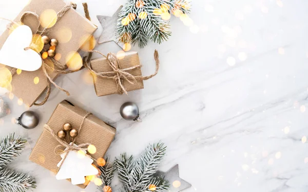 Scatole Regalo Fatte Mano Natale Sfondo Marmo Bianco Vista Dall — Foto Stock