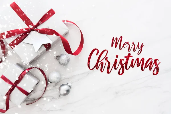 Χριστουγεννιάτικο Ασημένιο Χειροποίητο Δώρο Κουτιά Λευκό Μάρμαρο Παρασκήνιο Κάτοψη Καλά — Φωτογραφία Αρχείου