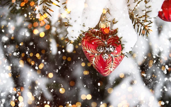Decorado Com Ornamentos Vermelhos Árvore Natal Fundo Escuro Feliz Natal — Fotografia de Stock