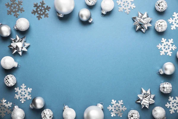 メリークリスマスとハッピーホリデーグリーティングカード フレーム バナー ノエル クリスマスホワイト シルバー — ストック写真