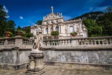 Ettal, Almanya, 14 Ağustos 2017: güzel Kings Palace Linderhof, Bavyera, Almanya