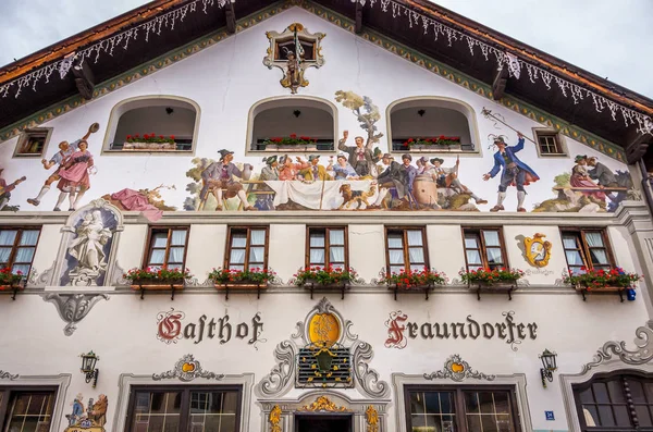 Garmisch Παρτενκίρχεν, Γερμανία - 12 Αυγούστου 2017: Το κτίριο στο μικρό χωριό του Garmisch Partenkirchen — Φωτογραφία Αρχείου