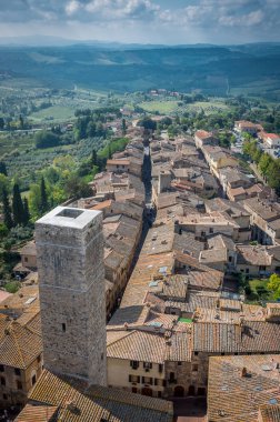 Havadan geniş açılı görünümü, tarihi şehir, San Gimignano Tuscan kırsal, Toskana, İtalya ile