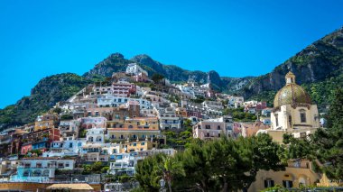 Güzel kıyı kenti - Amalfi Coast sırasında yaz yaz, Positano, İtalya İtalya tarafından Positano Panoraması