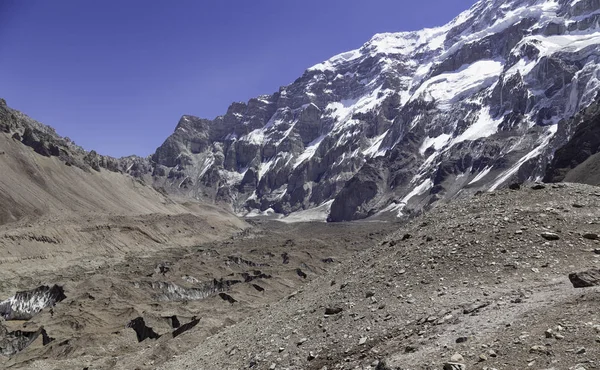 Vue Panoramique Hautes Montagnes Couvertes Neige Blanche — Photo