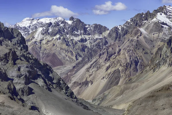 Vista Panorámica Las Altas Montañas Cubiertas Nieve Blanca — Foto de Stock