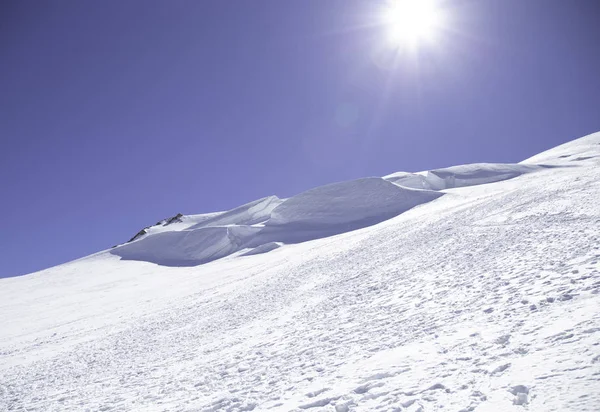 kışın dağların doğal görünümü