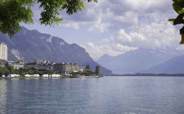 Güzel Montreux Gölü seçici odak noktası