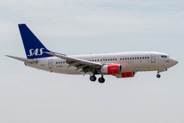 Boeing 737-783 iniş sas tarafından işletilen