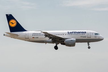 Airbus A319-112 Lufthansa tarafından iniş üzerinde işletilen