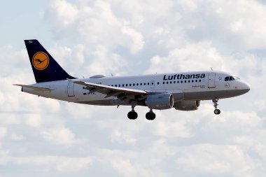 Airbus A319-112 Lufthansa tarafından iniş üzerinde işletilen