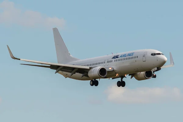 Boeing 737-8K5 operated by ASL Airlines France on landing — Stock Photo, Image
