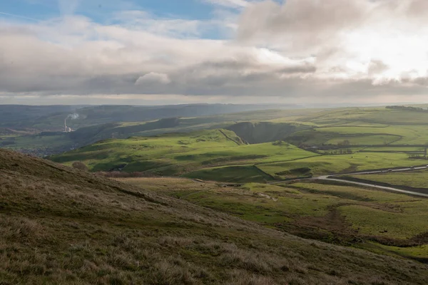 A view of the Peak District from Mam Tor in the UK — Stock Photo, Image