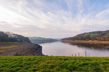 Güzel bahar dat Damflask rezervuar Peak District