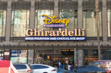 La, Amerika Birleşik Devletleri - 30 Ekim 2018: Hollywood, La Disney stüdyo mağaza önünde