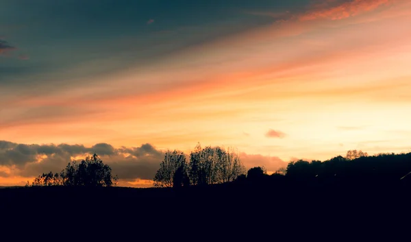 Ένα φωτεινό ηλιοβασίλεμα πάνω από το Σέφιλντ και την ύπαιθρο — Φωτογραφία Αρχείου
