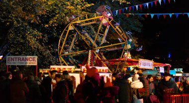 Matlock Bath, İngiltere - 6 Ekim 2018: yapımcıları kalabalık etrafında Matlock Bath aydınlatma olay 2018 sürmek tatil