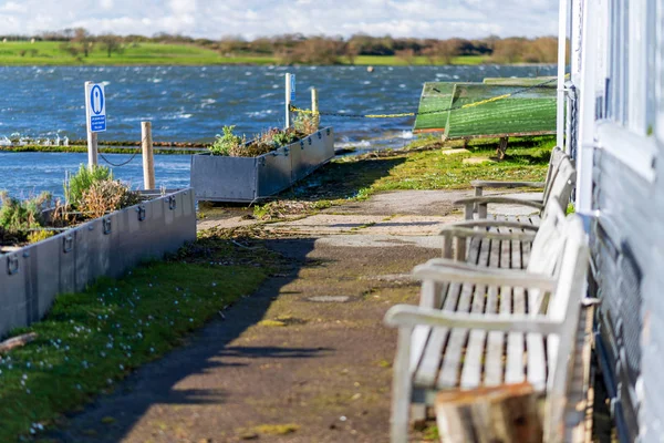 Área de estar com vista para Hornsea Mere, East Yorkshire, Reino Unido — Fotografia de Stock