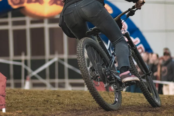 Riders take part in Sheffields Howard Street Dual - 2019 — Stock Photo, Image