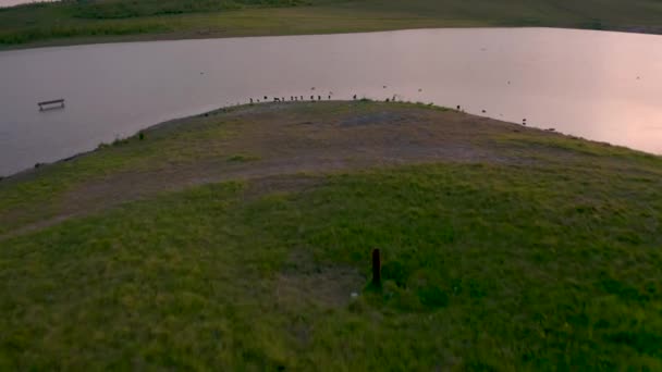 韦弗利湖的春日落 - 南约克郡罗瑟勒姆谢菲尔德 - 无人机视频 — 图库视频影像