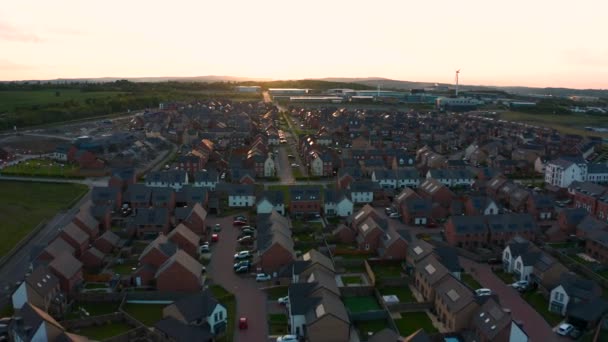 Frühlingssonnenuntergang in Waverley Housing Site- Rotherham Sheffield, South yorkshire - Drohnenaufnahmen — Stockvideo