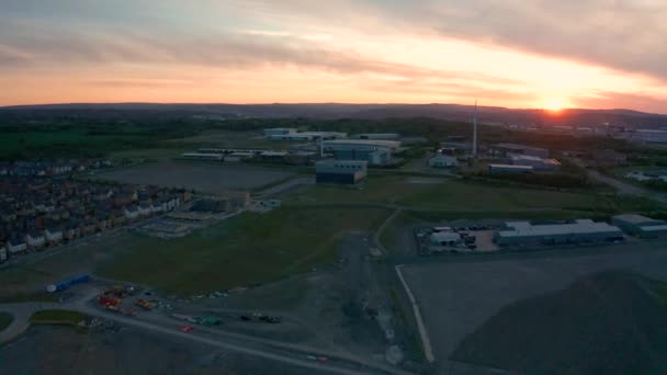 Aerial footage of Sheffield and Rotherham taken during a lovely pink and orange sunset in Spring, 2019 — Stock Video