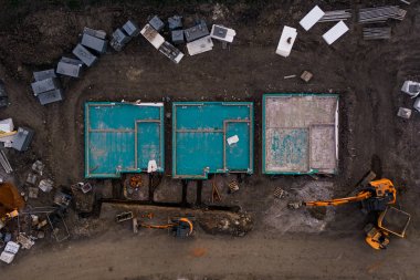 Kuş bakışı havadan yeni evlerin temelleri