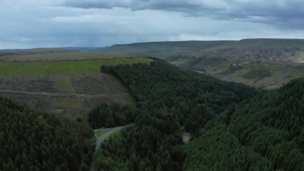 Aerial 4K footage of the Snake Pass road and surrounding Peak District National Park in Summer 2019 — Stock Video