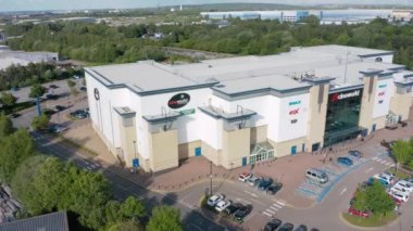 Sheffield, İngiltere - 20 Haziran 2019: 4k Cineworld Imax binasının Sheffield, Yorkshire, İngiltere'deki centertainment'teki havadan görüntüleri.