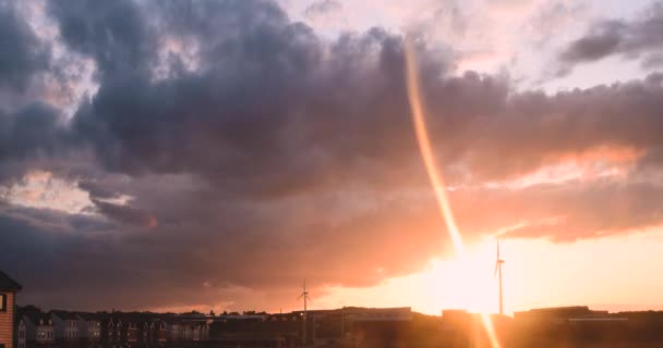 İngiltere'de Sheffield üzerinde güzel kırmızı ve turuncu renkler gösteren inanılmaz dramatik 4k günbatımı timelapse — Stok video