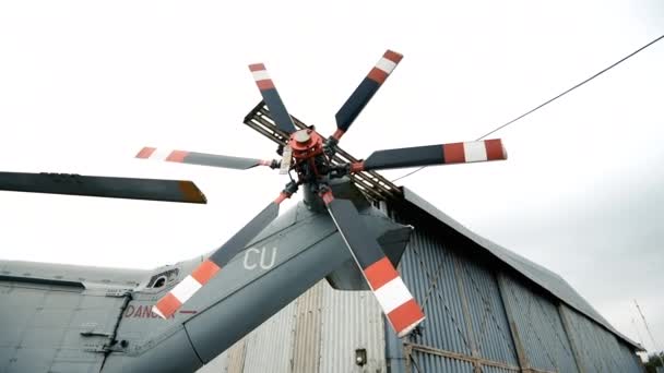4K πλάνα από Westland WS-61 θαλάσσιο ελικόπτερο διοίκησης διάσωσης ελικοπτέρων — Αρχείο Βίντεο