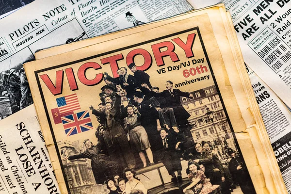 ドンカスター、英国 - 2019年7月28日:ヨーロッパでの勝利の見出しと第二次世界大戦からの新聞 — ストック写真