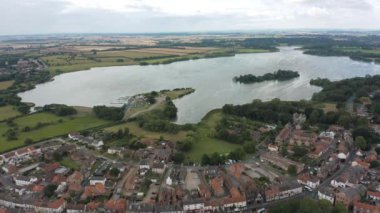 Yorkshire, İngiltere'deki en büyük tatlı su gölü Hornsea Mere'nin havadan görünümü
