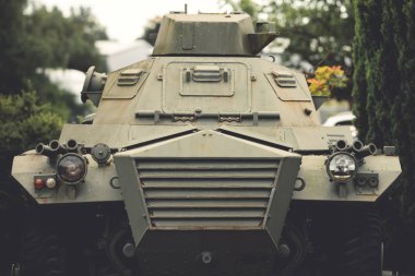 York, Uk - 6 Ağustos 2019: İngiltere'nin kuzeyindeki Yorkshire Hava Müzesi'nde beyaz bir Daimler Gelincik sergileniyor