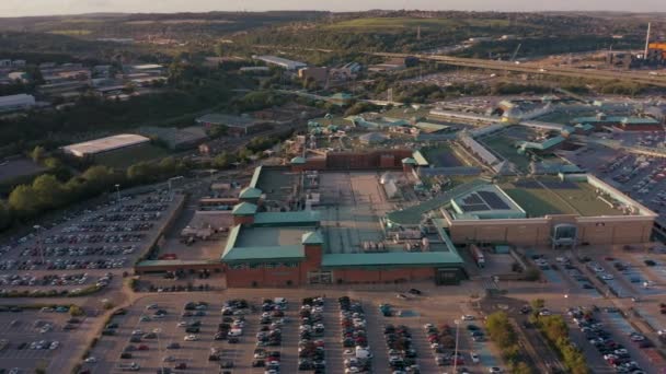 SHEFFIELD, UK - 13TH AUGUST 2019: Aerial vertical reveal of the M1 and Meadowhall in Sheffield, South Yorkshire, UK during Sunset — Stock Video