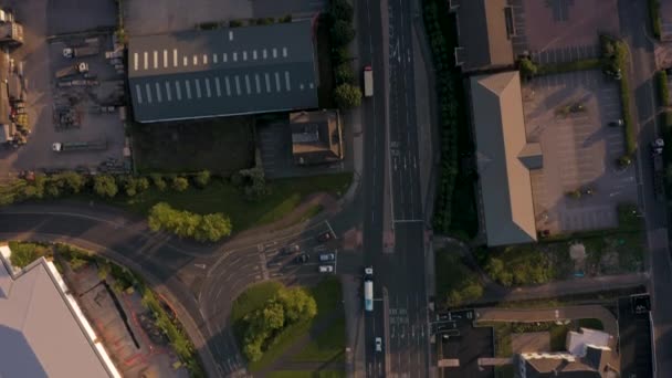 SHEFFIELD, UK - 13TH AUGUST 2019: Vehicles drive along one of Sheffield busy roads at Sunset. Aerial View — Stock Video