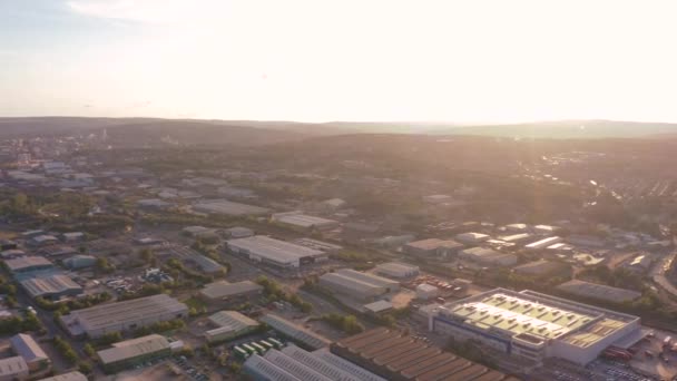 Vue aérienne 360 panoramique de Sheffield City depuis le ciel pendant un coucher de soleil estival — Video