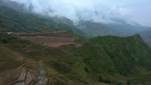 Aerial drone footage of rice terraces in Sapa, Northern Vietnam -October 2019 — Wideo stockowe