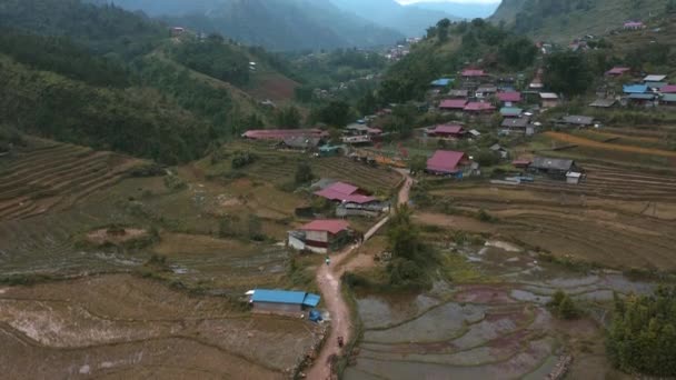 Kuzey Vietnam, Sapa yakınlarındaki Cat Cat Village 'ın Hava Aracı görüntüleri - Ekim 2019 — Stok video